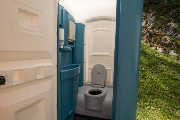 Best Portable restroom trailer rental  in Avon Park, FL